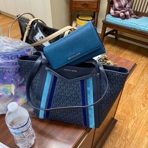 Michael kors purse and wallet set